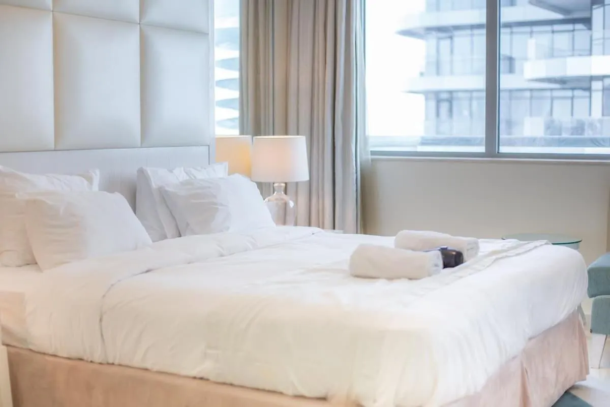 Elegant 1-Bedroom Apartment For 2 At Downtown Dubai With Stunning Canal & Skyline Views 0*,