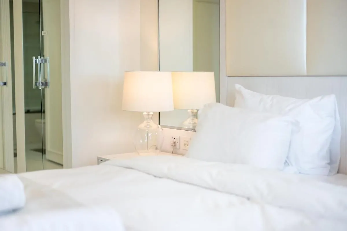 Elegant 1-Bedroom Apartment For 2 At Downtown Dubai With Stunning Canal & Skyline Views