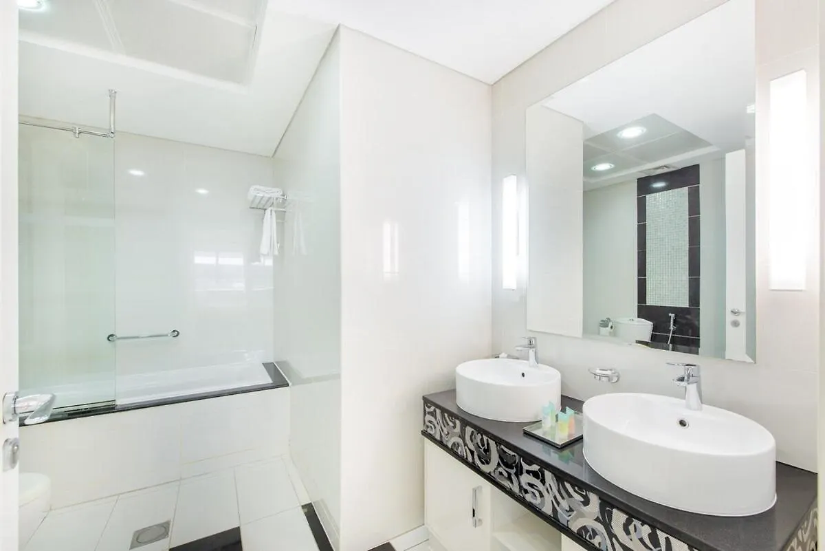 Elegant 1-Bedroom Apartment For 2 At Downtown Dubai With Stunning Canal & Skyline Views